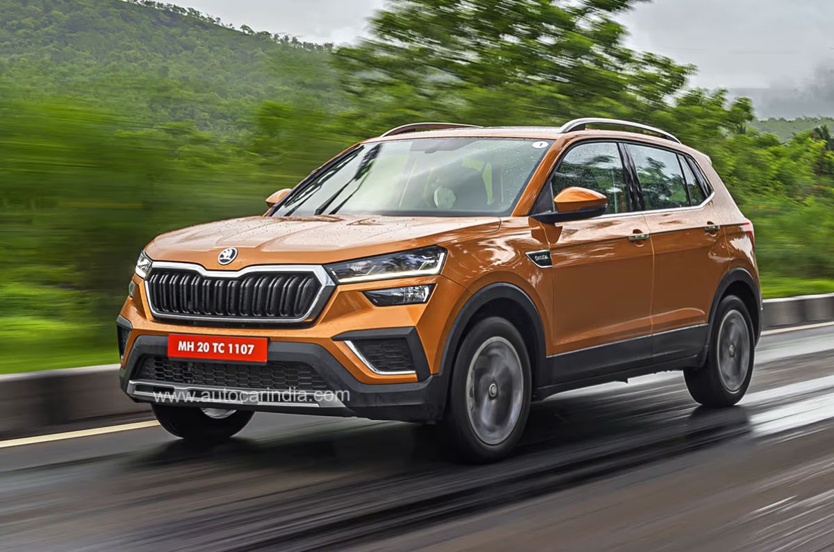 Skoda Kushaq front quarter tracking 